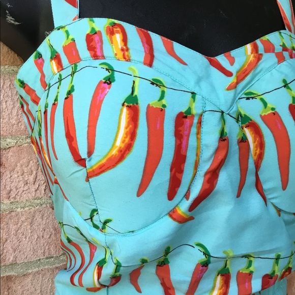 Cute chili pepper crop top - Picture 3 of 6